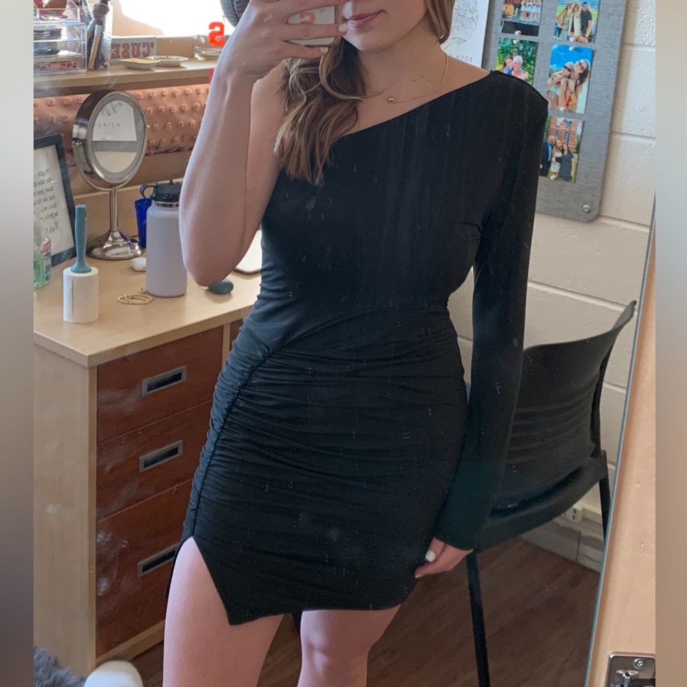 Black one shoulder Amazon long sleeve dress